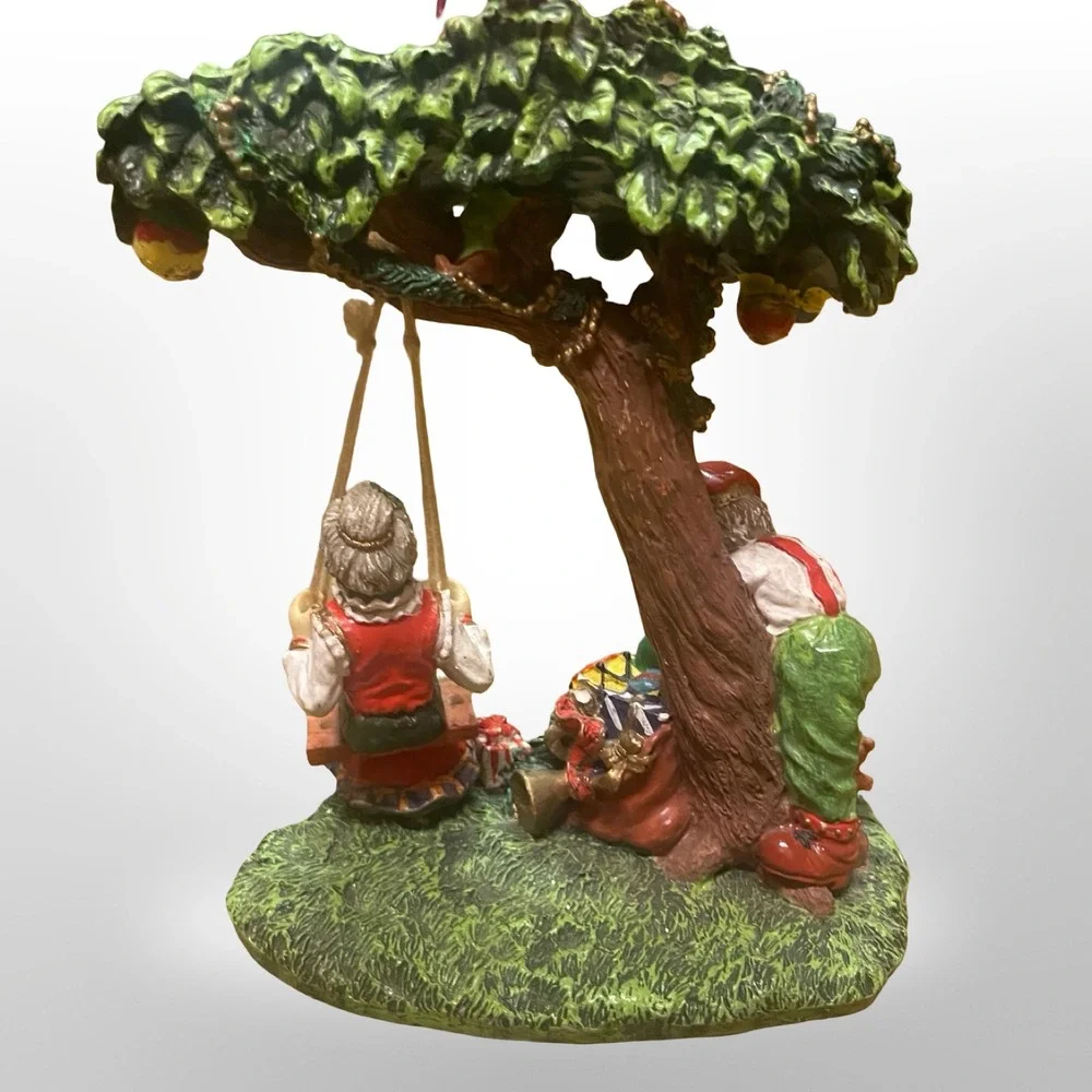 Vintage 1994 Santa and Mrs Claus Christmas Figurine Tree Swing Resin Decor‎